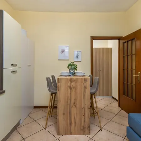 Apartament - Near Downtown - *